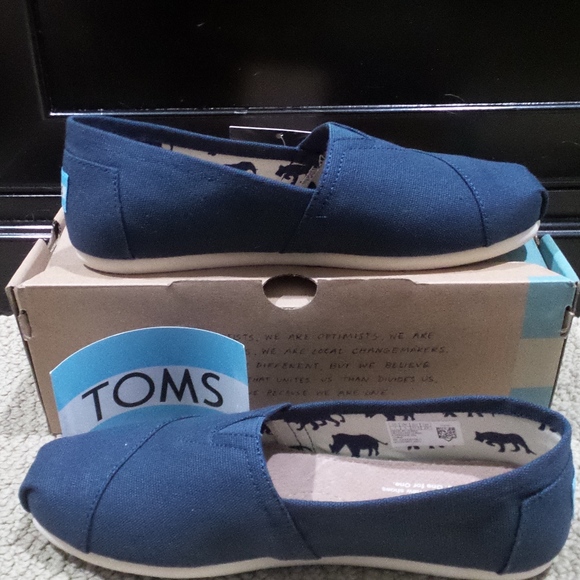 TOMS Shoes - Womens Toms Classic Slip On Flats Canvas